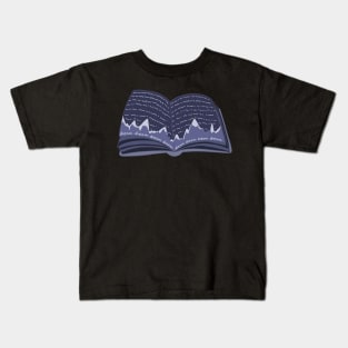 Dark blue, magic dreamer book with snowy mountains and the night sky with stars (for readers) Kids T-Shirt